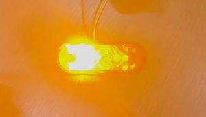 LAMPU BAK SAMPING PANAH RUNNING SEIN BUS TRUCK 24V UNIVERSAL