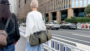 Comelnya Men Duffle Bag Nylon Sporty Travel Bag Large Capacity Beg Sandang Lelaki Beg Sukan Mengembara Ruang Besar