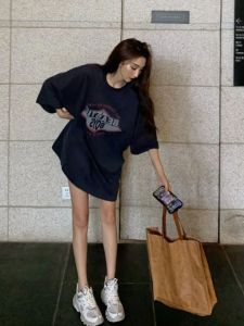 เสื้อยืดแขนสั้นขนาดพลัสสําหรับผู้หญิงหลวมพอดีสไตล์ฤดูร้อนพิมพ์กราฟิกคอกลมด้านบนน้ําหนักเบา