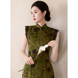 Exquisite Chinese Style Lace Cheongsam