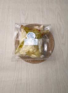 (สูตรโบราณมีเลข อย.) เกี่ยมฉ่ายยำคลุกน้ำมันงา ตราคุณหญิง ขนาด 250 กรัม