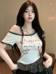 GUZILIAN | เสื้อยืดแขนสั้นทรงสลิมฟิตสำหรับผู้หญิงในช่วงฤดูร้อน ทรงไม่สมมาตร ดีไซน์ลายตัวอักษร ดีเทลโบว์ เสื้อผ้าทำงานสไตล์เกาหลี