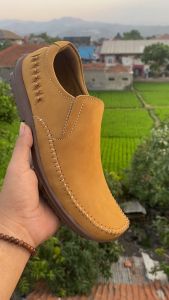 Sepatu Kulit Pria Kasual Slip On-014