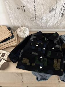 เสื้อแจ็คเก็ตเด็กชาย แจ็คเก็ตยีนส์ ทรงเข้ารูป แขนยาว ปกเสื้อโลโก้ ทรงหลวม สำหรับเด็กวัยเตาะแตะ แฟชั่นฤดูใบไม้ผลิและฤดูใบไม้ร่วง