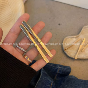 แฟชั่นยุโรปและสไตล์อเมริกันตัวอักษรโลหะหน้ายิ้ม Duckbill ผมคลิปด้านข้าง Bun Tail วิกผมอุปกรณ์เสริม