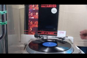 2 แผ่นเสียง 12นิ้ว f79 HOTKNIVES แผ่นสวย VG++ ริ้วรอยบาง เสียงรบกวนน้อยนิดไม่มีรอยลึก แผ่นล้างทำความสะอาดแล้ว ปก VG++ มีตำหนิขอบนิดหน่อย ขอบไม่ขาด