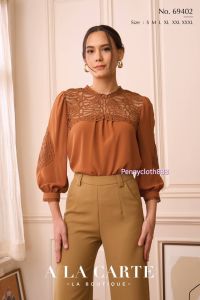 69402 เสื้อชีฟองสีพื้น แต่งผ้าลูกไม้ เนื้อผ้ามีน้ำหนักทิ้งตัว มีซับใน แขนพอง แต่งลูกไม้ by PENNY CLOTH 888