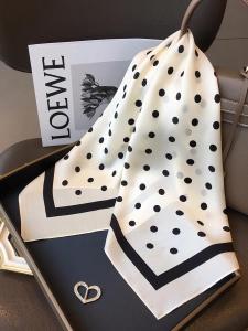 Khăn Choàng Vuông Nhỏ Họa Tiết Chấm Bi Màu Trắng Thanh Lịch 70*70cm Khăn Choàng Lụa Polyester Thời Trang Mùa Hè Cho Nam Và Nữ