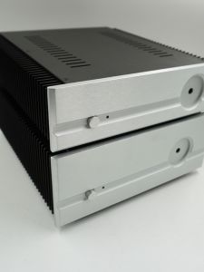 ตู้เครื่องเสียงระบายความร้อนแบบอัลลอยด์ขนาดใหญ่พร้อมแหล่งกำเนิดไฟฟ้าแบบหลังบานประตูขนาดใหญ่ อุปกรณ์เสริมลำโพง HiFi