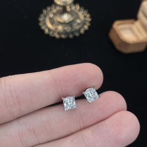 ต่างหูสตั๊ดเพชรคาร์บอนสูง Princess Cut S925 เงินสเตอร์ลิงหนึ่งกะรัต หรูหรา ดีไซน์ Sensation Fashion Jewelry