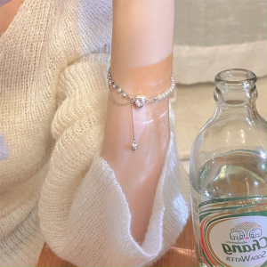 AHOURR สร้อยข้อมือไข่มุกสีชมพูรูปหัวใจ สร้อยข้อมือเฉพาะกลุ่มสำหรับผู้หญิง สร้อยข้อมือวินเทจสไตล์เย็นหวาน