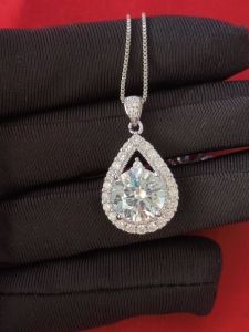 Selamat Datang di Diamcity Jewelry Flagship Store: Kalung Diamcity 8 Hati 8 Panah