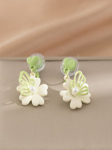 ดอกไม้สีขาวหวาน Earthclip ต่างหูน่ารักหัวใจสีเขียวผีเสื้อสี Candy สดยุงถาดหูคลิปไม่มีรูต่างหูสําหรับหญิง