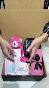 Set hadiah ulang tahun wanita hampers ultah cewek kado slingbag pernikahan wedding aniversary wisuda