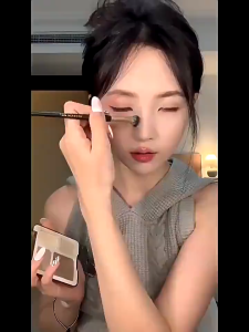 4-In-1 Highlighter Palette Long-Lasting Matte Nose Shadow Blush And Highlighter Eye Shadow Brightening And Contouring Palette Facial Makeup Long-Lasting Waterproof Makeup Set