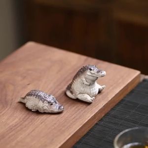 Baby Crocodile Statue Ornaments Garden Courtyard Animal Baby Crocodile Statue Mini Resin Decorative Garden Ornaments