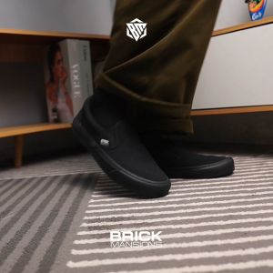 Brick Mansions - Slip On Mission Full Black Sepatu Sneakers Casual Pria & Wanita