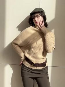 MIUCO | Áo Sweater Cổ Cao Dệt Mô Hình Rộng