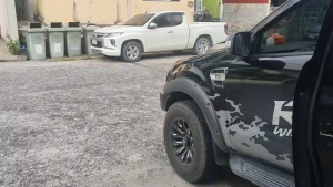 กล่องใส่พระกล่องใส่ทองกล่องใส่เครื่องประดับขนาด6*8นิ้วกล่องใส่พระใส่ทองใส่เครื่องประดับช่อง(ช่องใหญ่) กล่องพระทำจากไม้อัด หุ้มด้วย หนัง ลายไม้ ผ้าไหม หรือ ผ้าลายไทยสีสดใส สวยงาม ถาดทำจากไม้หุ้มด้วยผ้ากำมะหยี่ ถาดทุกชั้น สามารถถอดได้ มีฝาทึบ และฝากระจ