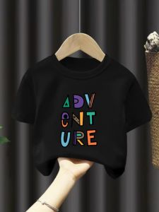 เสื้อยืดแขนสั้นผ้าฝ้ายสำหรับเด็กชาย ฤดูร้อน 2025 ใหม่ เสื้อตัวบนเด็กสไตล์น่ารัก เสื้อแขนสั้นทรงหลวมสบาย ๆ