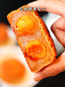 2026 Hong Kong Maxim’s MX Mooncake | Lava Custard / Double Yolk White Lotus Seed Paste Gift Box Mid‑Autumn