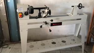 เครื่องกลึงไม้ 1 เมตร 1 แรงม้า Wood Lathe ยี่ห้อ XYLON รุ่น XY-1000F