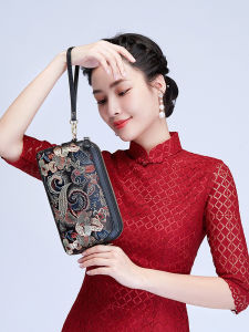 Silk Tassel Handbag Versatile Retro Woven Silk Womens Handbag Crossbody Bag for Middle-Aged Mothers Portable Embroidered Bag