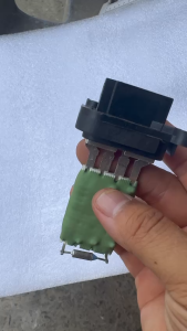 Con trở quạt xe Ford Transit con trở quạt điều hoà xe ô tô
