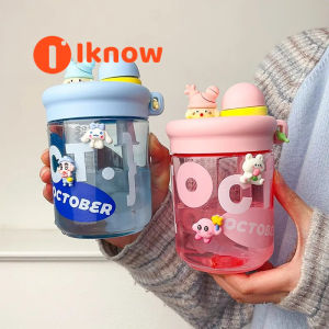 ฉันรู้ว่าแก้วแบบมีหลอดการดื่มสองชั้นถ้วยตุ๊กตากันตกสำหรับผู้หญิงชาและน้ำแยกสะดวกแก้วน้ำพลาสติกให้เด็กและนักเรียนดื่ม Water-560ml