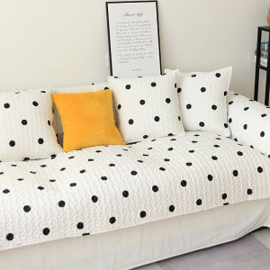 ที่นั่งโซฟาผ้าฝ้ายแท้สไตล์ยุโรปเรียบง่ายป้องกันการลื่นลายจุดดำ-ขาวที่นั่งสำหรับทุกฤดูกาล