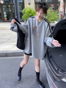 เสื้อสเวตเตอร์คอกลมแขนยาวทรงหลวมสไตล์เกาหลีสำหรับผู้หญิงในฤดูใบไม้ร่วงปี 2024 พร้อมลายพิมพ์ด้านหน้าและด้านหลัง