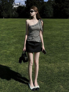 CHANGTONG | Diagonal Shoulder Striped Waist-cinching Tank Top