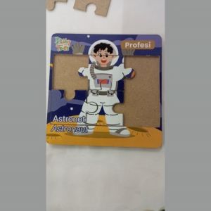puzzle astronot Rabbit&Turtle Bahan MDF