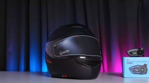 GEARELEC X2-Plus อินเตอร์คอมพูดคุยขณะแชร์เพลง 300เมตร บลูทูธ 5.3 กันน้ำ IP67 การลดเสียงอัจฉริยะ CVC & DSP แฮนด์ฟรี 2 ผู้ขับขี่ อินเตอร์คอม ขณะแชร์เพลง ไฟ 2000mAh หูฟังบลูทูธ RGB สำหรับหมวกกันน็อค