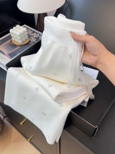 MANMI | Quần Dài Ống Rộng Thêu Elegance Màu Trắng