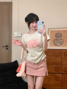 เสื้อยืดแขนสั้นผู้หญิงฤดูร้อนปักลายตัวอักษรสีชมพู เสื้อยืดทรงเข้ารูปสไตล์หวาน ไม่เปิดหน้าท้อง ทรงเข้ารูป ผ้าฝ้าย