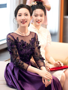 ชุดราตรีสีม่วงหรูหราสำหรับคุณแม่สาว ชุดราตรียาว เดรสยาว ชุดแต่งงาน ชุดไปงานปาร์ตี้ เดรสยาวปานกลาง เดรสสีพื้น