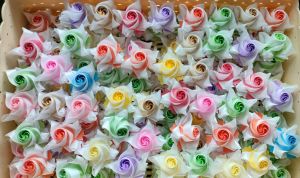 โปรยทาน ดอกจำปูน คละสี (พร้อมใช้งาน) จำนวน 50 ชิ้น