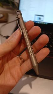 Bút Tacray treo móc khóa loại dài