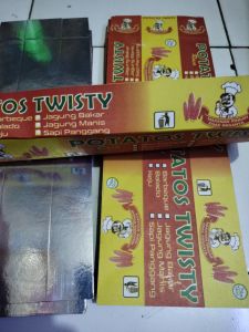 Kertas wadah kentang spiral/kentang twister bergambar/bermotif dilapis foil sehingga tahan minyak. untuk gambar/motif dikirim random sesuai dengan stock yang ada.