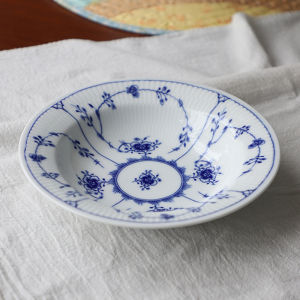 High Temperature Porcelain Dish Blue And White Ceramic Plate Underglaze Color Diningware 8.5 Inch Plate Nordic Style Hand Drawn Illustration
