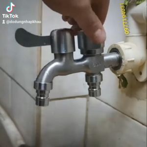 Vòi nước tăng áp INOX 3O4 - chia 2 đầu ra riêng biệt