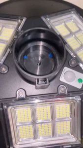 รุ่นใหม่ล่าสุด จิ๋วแต่แจ๋วUFO1800W 504LED 20000mAH เปิดปิดอัตโนมัติ ใช้พลังงานแสงอาทิตย์ ประกันหนึ่งปี โคมถนน UFO Square Light ไฟถนนโซล่าเซลล์เเสงขาว