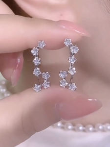 Ultra-Shiny Cluster Diamond Earrings Womens Fashion Trendy Design High-End Sensation Chic Floral Pattern Alloy Gold Plated