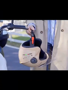 หมวกกันน็อคครึ่งใบ ABS ทนทาน มองเห็นชัดเจนในสภาพอากาศหมอกหรือฝน สายรัดคางกระชับ รองรับรอบศีรษะ 54-62 ซม. หมวกนิรภัยสำหรับรถจักรยานยนต์