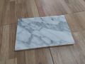 หินอ่อนไวท์คาราร่า (White Carrara Marble) นับเป็นหินอ่อนที่มีความคลาสสิค จากเมืองคาราร่า ประเทศอิตาลี ด้วยเนื้อหินสีขาวและเทาอ่อน ขนาด20×30cm.. 