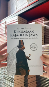 Buku Hitam Putih Kekuasaan Raja-Raja Jawa Intrik Konspirasi Perebutan Harta Tahta dan Wanita