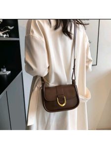 Tas Selempang Wanita Della Sling Bag Model Elegan TAS SELEMPANG DAN BAHU WANITA TERBARU MODEL TRENDY KOREA STYLE