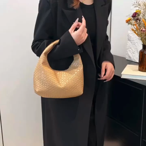 EchoBliss  กระเป๋าใบเล็กใต้วงแขนสไตล์ตะวันตกระดับไฮเอนด์กระเป๋าใบเล็กกระเป๋าใบเล็กแบบสานแบบลำลองสำหรับคนส่วนน้อยรุ่นใหม่กระเป๋าใบเล็กแมทช์ลุคง่าย