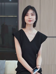 Đầm Đen Dáng Bút Chì Dài Tay Liền Vai Thanh Lịch Cổ V Xẻ Lưng Buộc Dây Mềm Mại